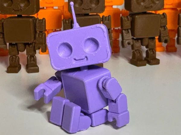 Petit robot articulé aux membres et à la tête mobiles