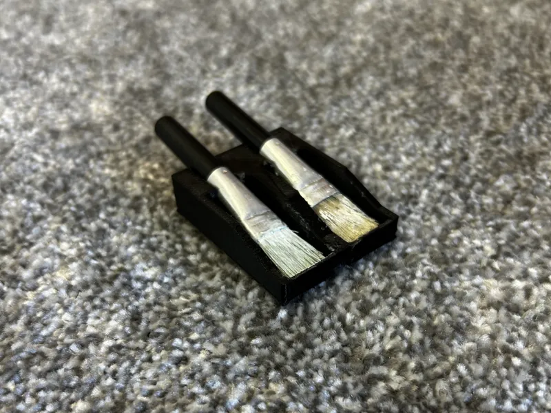 Brush holder 
