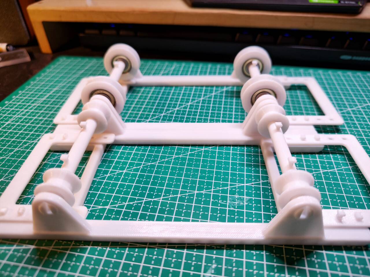 Miniatura 6 do modelo 3D 纯打印耗材支架料盘支撑+可调边框自适应料盘宽度+低成本+5.8L米桶或4盘密封箱