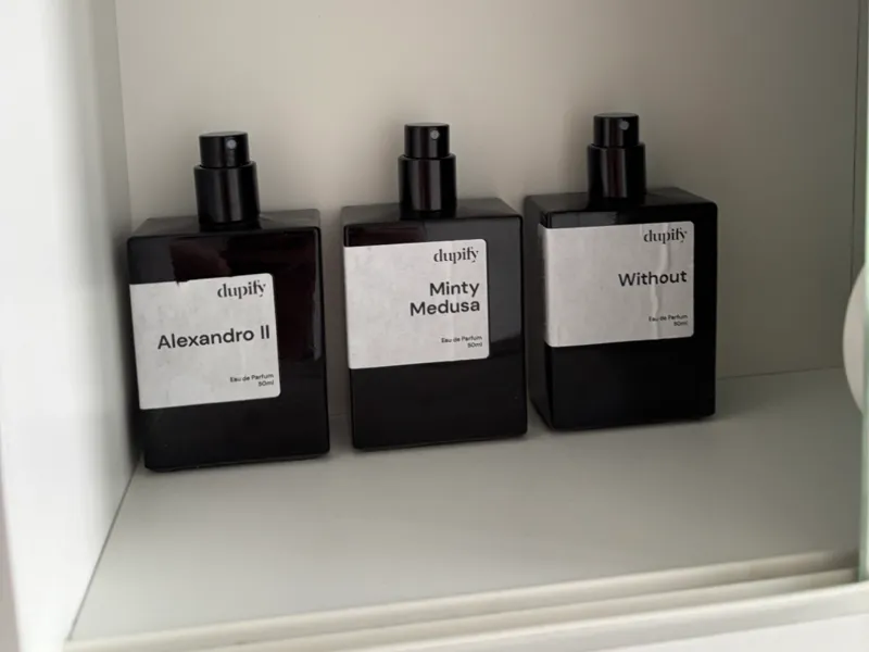 Parfümregal für Spiegelschrank (50ml Flacons)