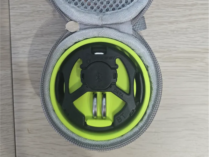 Base para interfaz bluetooth Cressi
