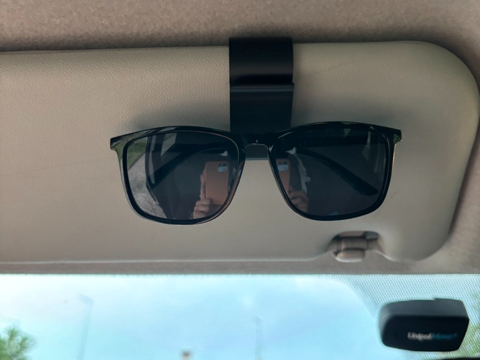 Clip per occhiali auto