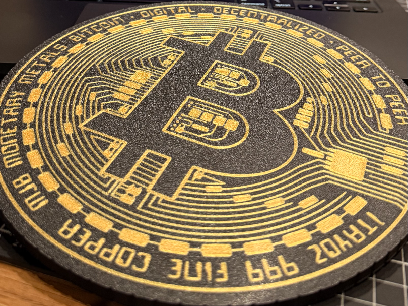 Miniatura 1 do modelo 3D Bitcoin + Suporte