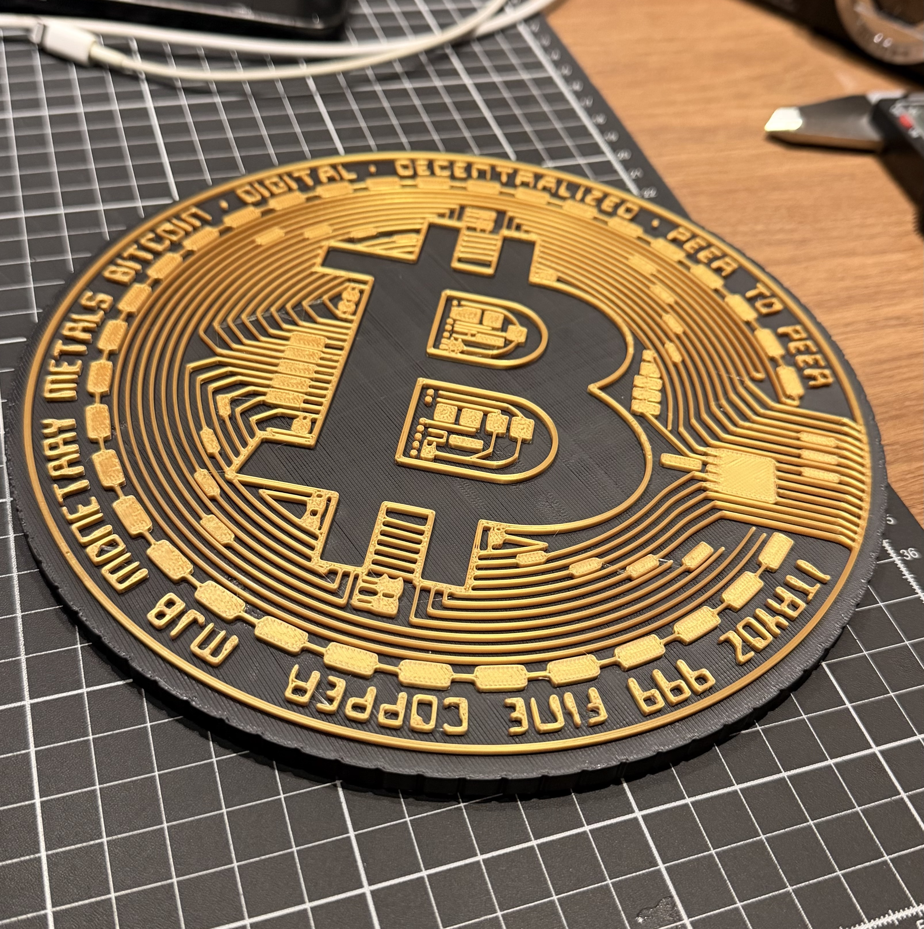Miniatura 2 do modelo 3D Bitcoin + Suporte
