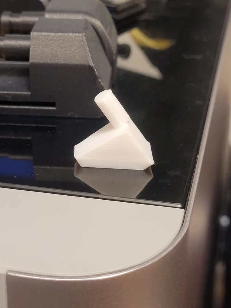 Shelf pin