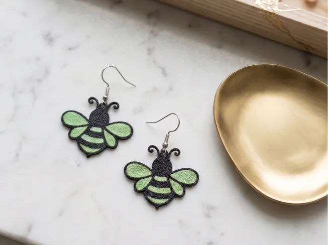 Cute bee earrings 
