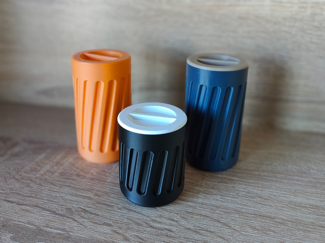 Circular Container With Skrew Lid