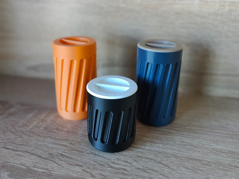 Circular Container With Skrew Lid