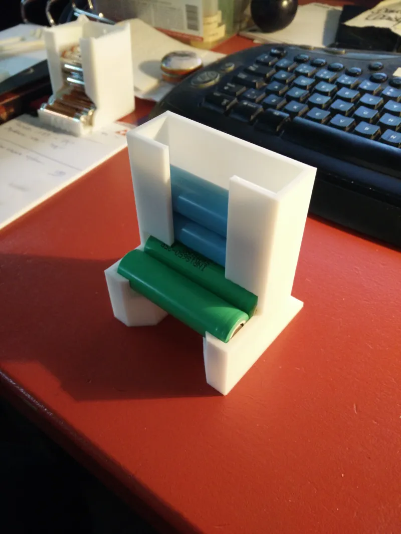 Holder for 5pcs 18650 battery