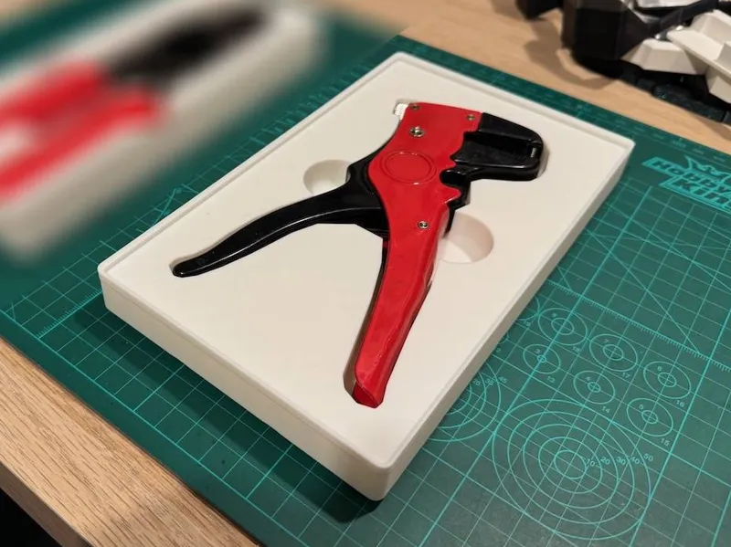 Gridfinity Wire Stripping Tool Holder (3x5)