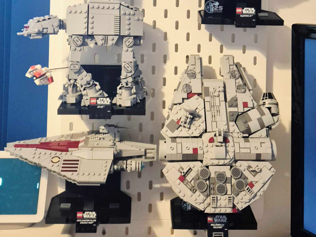 Brick Star Wars Starship Collection Wall / Skadis