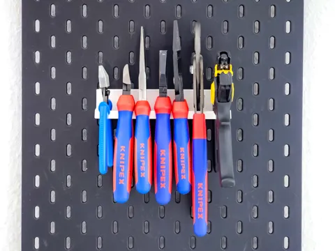 Skadis Pliers Hanger view 2