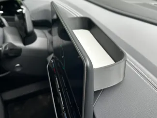 ID3_4_5 Storage box behind infotainment screen