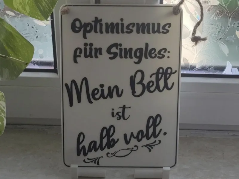 Wanddekoration 'Optimismus für Singles' Schild