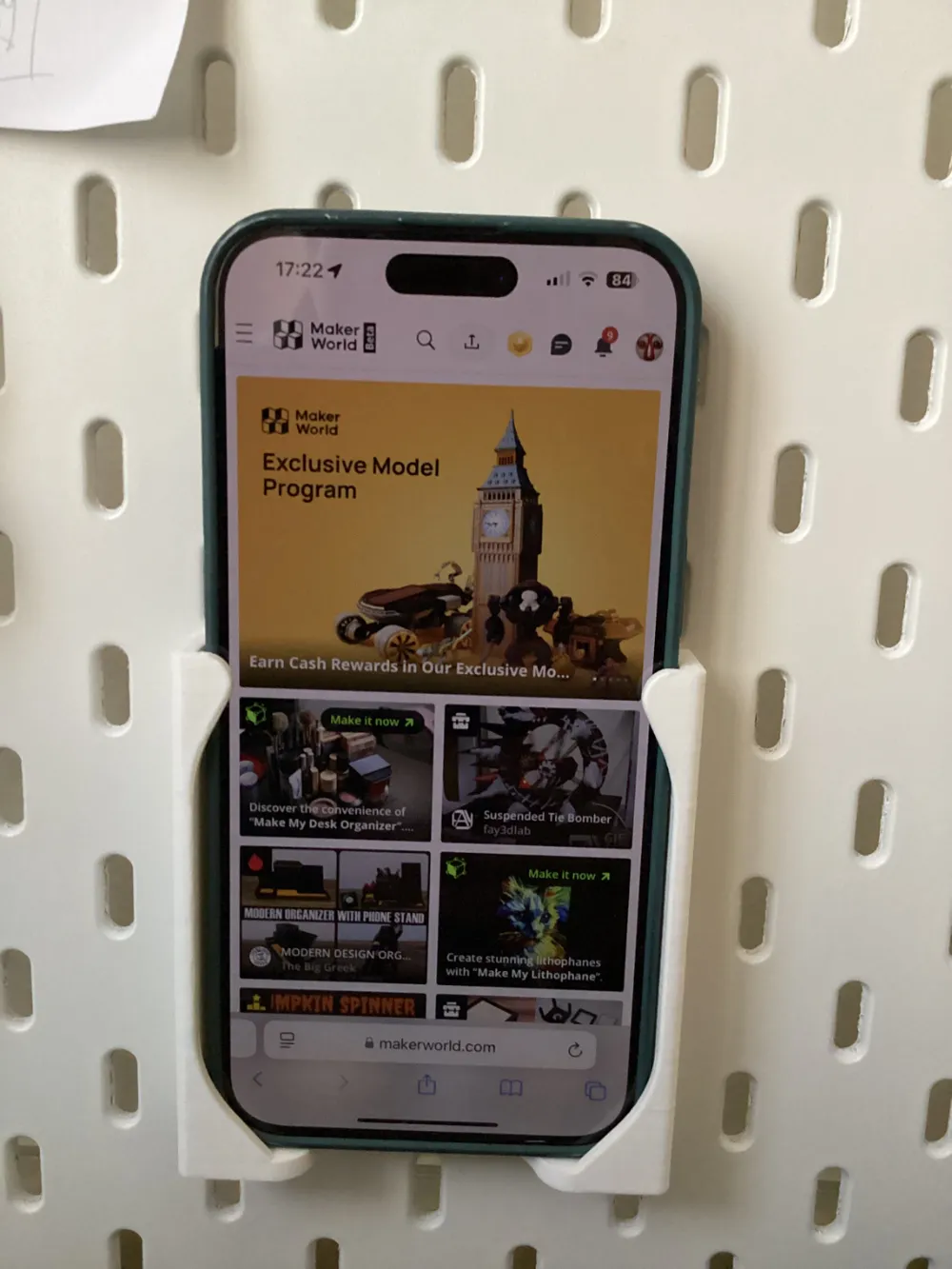 iPhone 15 pro with case, skadis ikea stand by carlok MakerWorld