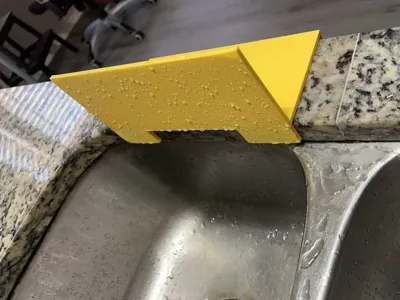 Kitchen sink water guard