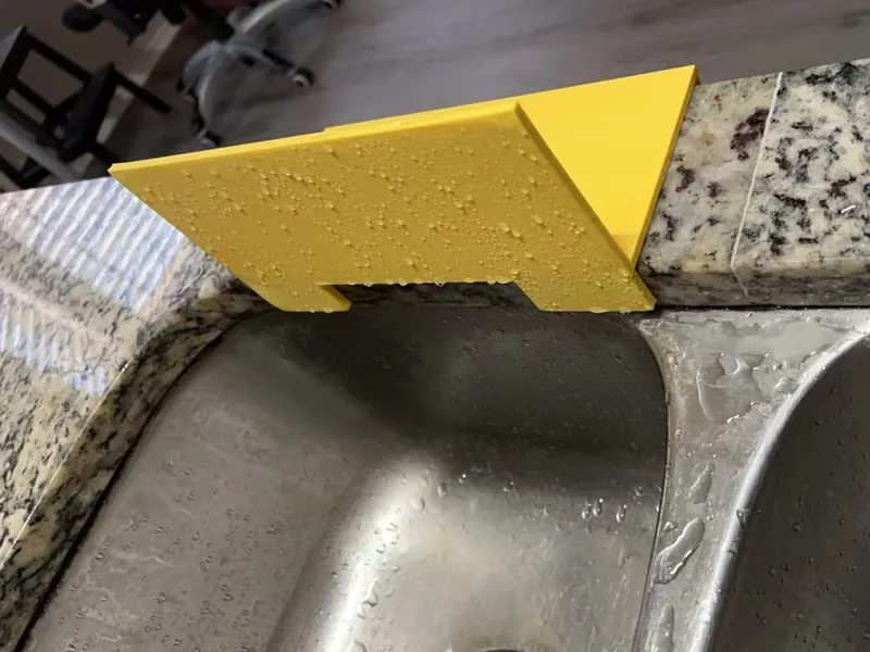 Kitchen sink water guard