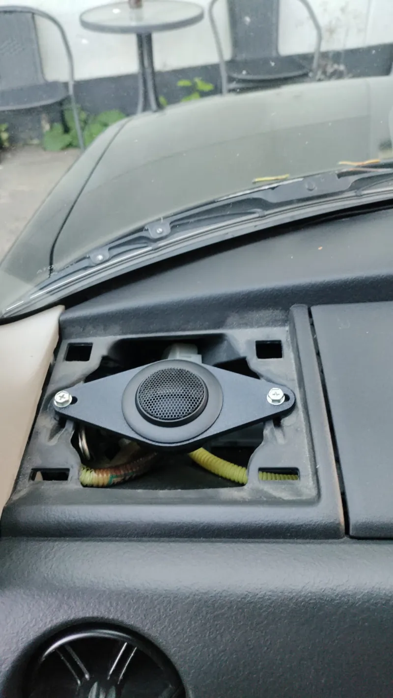 Toyota tweeter adapter