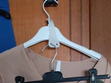 Space-saving coat hangers-V2