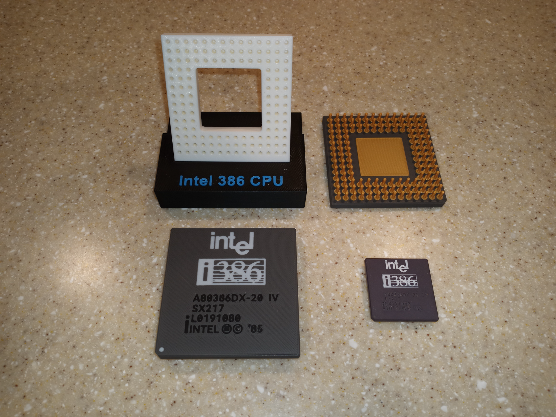 Intel 386DX CPU Model With Display Socket