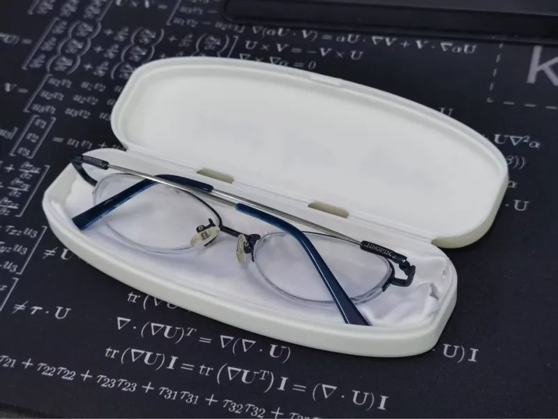 轻量化眼镜盒 / Lightweight Glasses Box