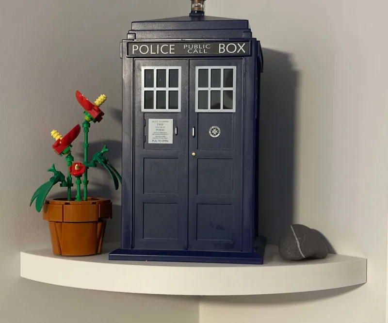 Curved Corner Shelf (24cm)