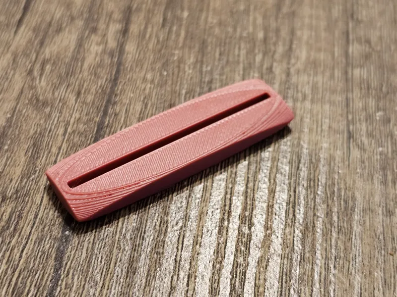 A simple squeeze tool for toothpaste