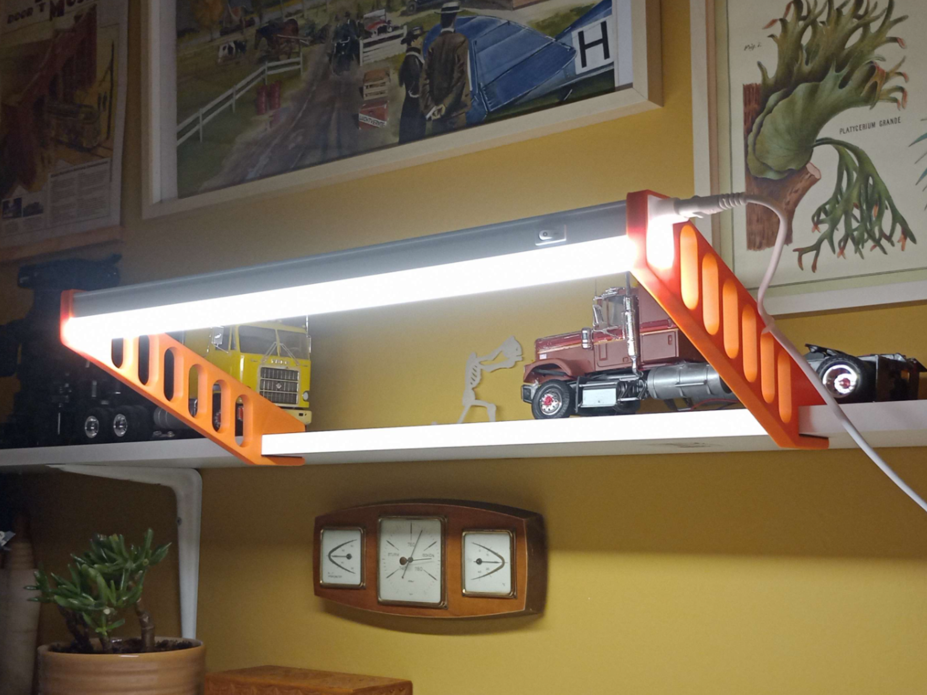 fluorescent tube plank mount