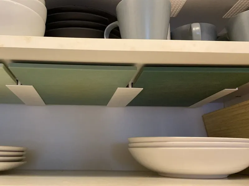 Cuttingboard holder under a shelf/cupboard