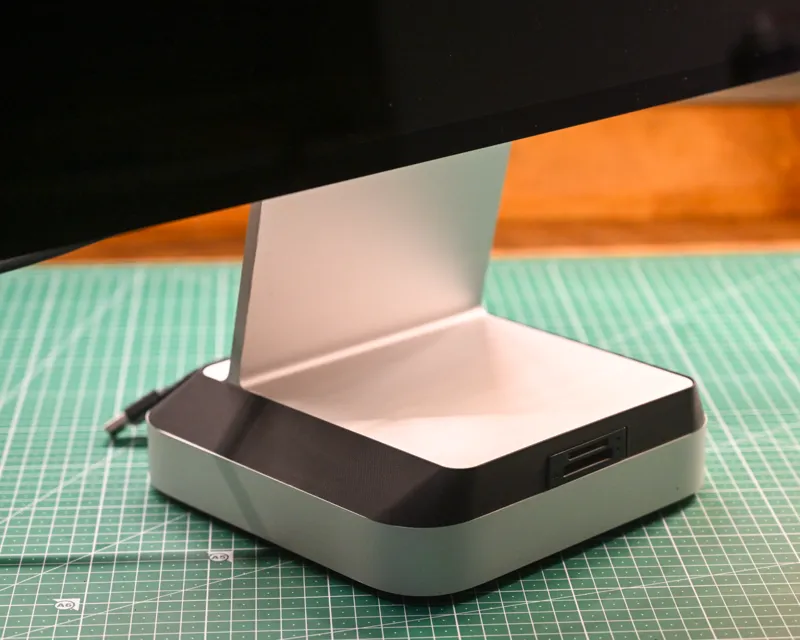 Apple Studio Display increase XQD/SD Reader