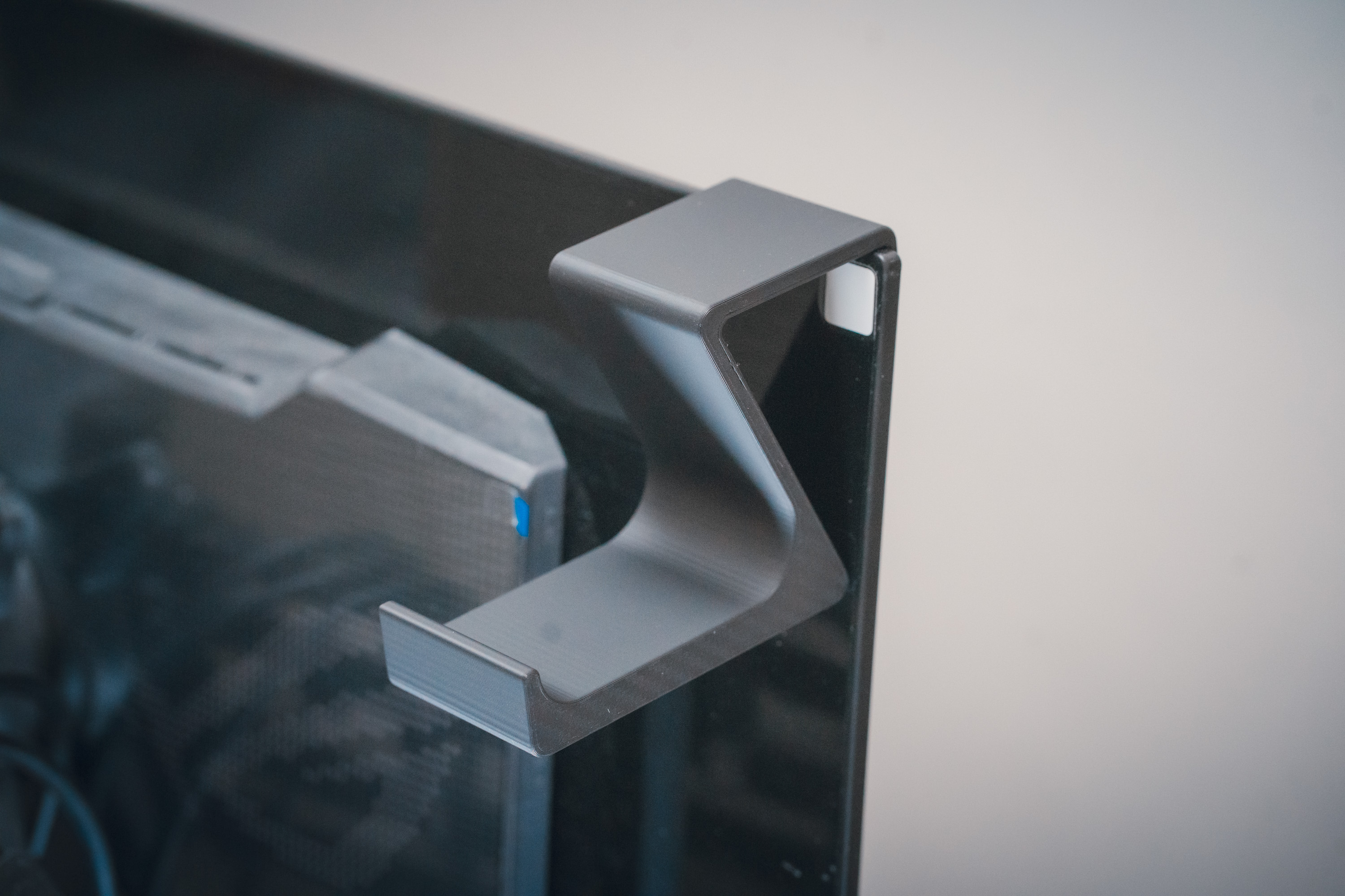 Miniatura 1 do modelo 3D Controller Holder for Monitors & TVs