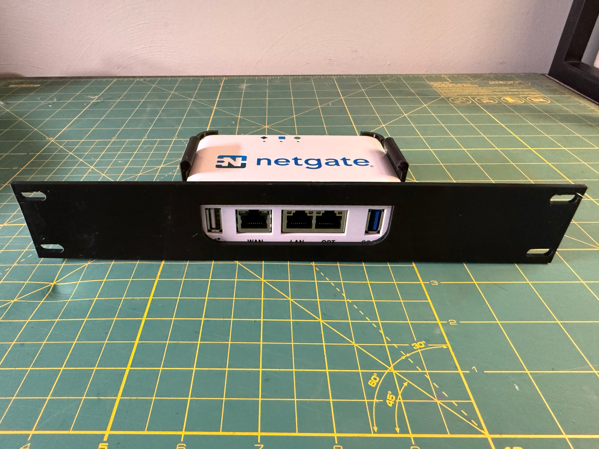 10 inch server rack 1U - Netgate SG1100