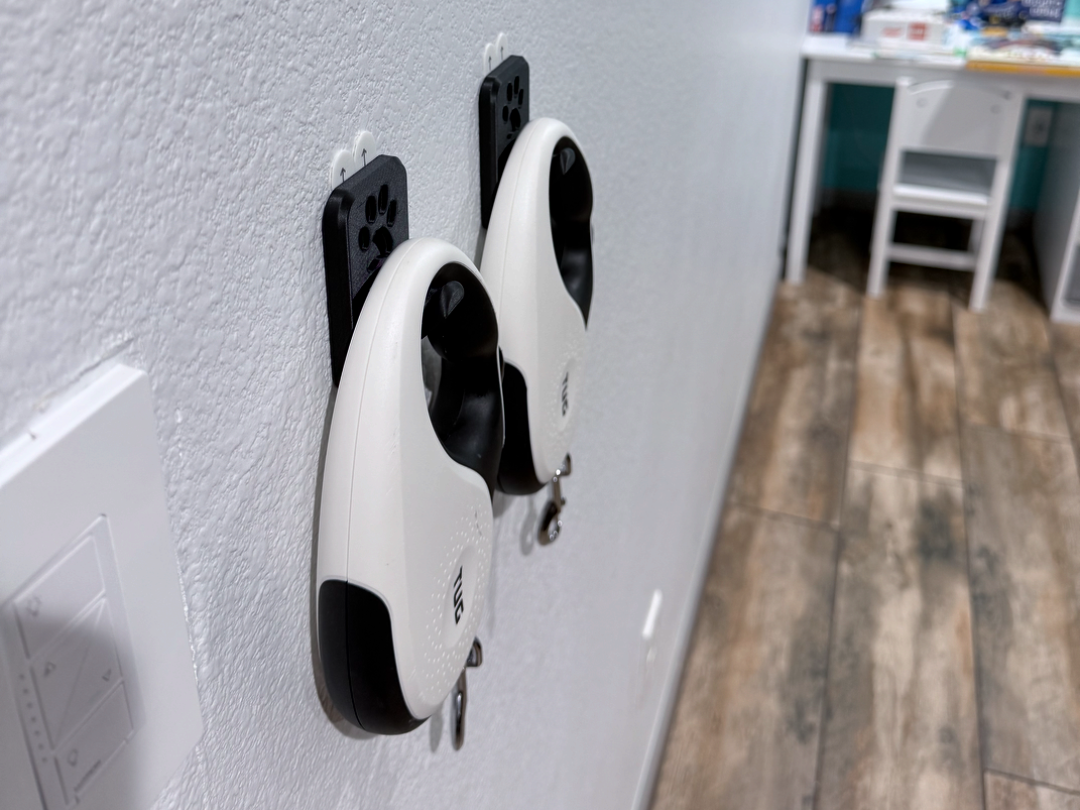 Retractable Dog Leash Wall Mount