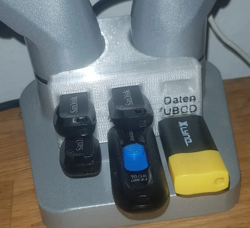 USB Holder for double Vesa deskmount