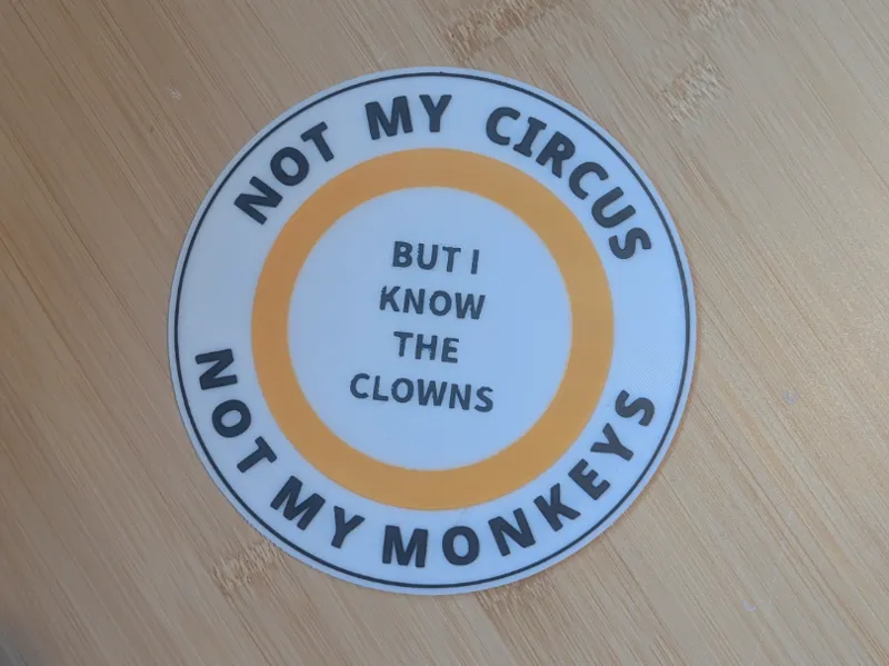 Schild Not my mircus, not my monkeys