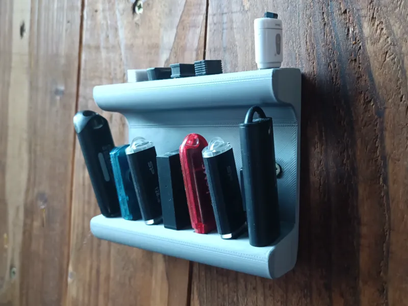 USB flash drive wall storage
