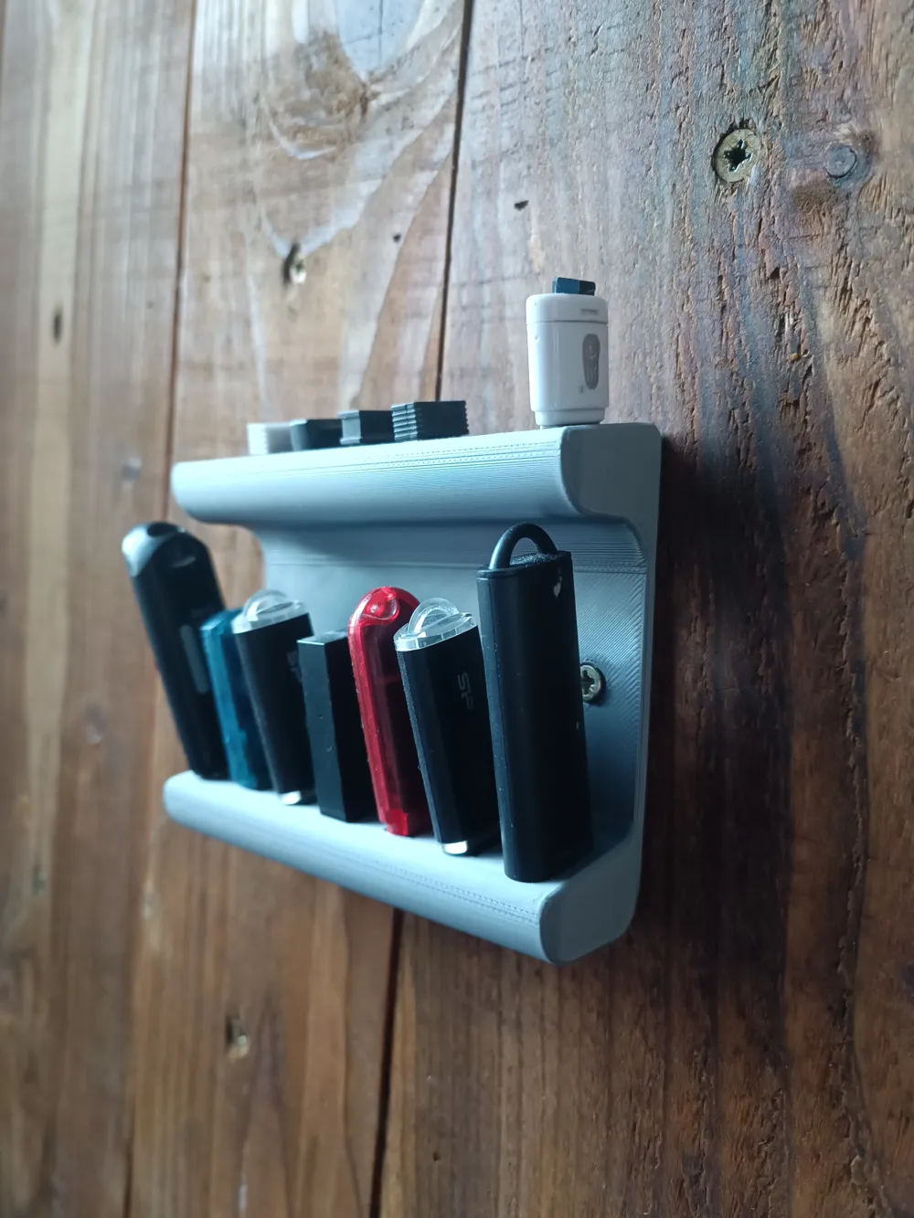 USB flash drive wall storage - Free 3D Print Model - MakerWorld