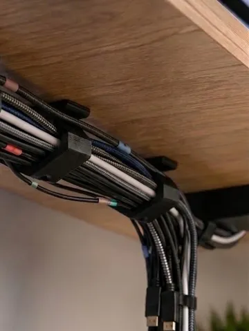 Organizador: Cable Organizer – Wall-Mounted Cable Holder — vista de referencia 2