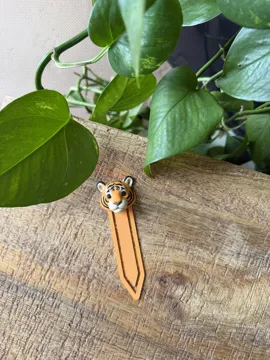 Accesorio de lectura: Tiger bookmark — vista de referencia 4