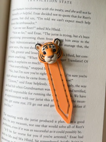 Accesorio de lectura: Tiger bookmark — vista de referencia 2