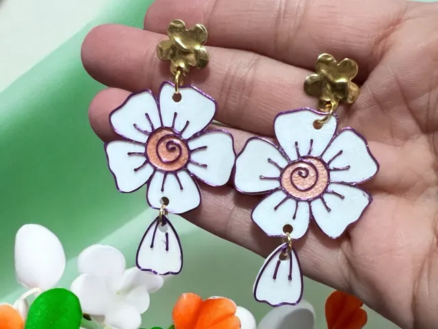 Flor con pétalo Pendientes