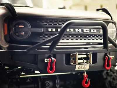 WLToys 104020 Ford Bronco emblem