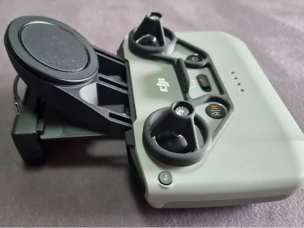 Modelo para impresión 3D: DJI RC-N3 Handy Halter. Referencia del modelo original.