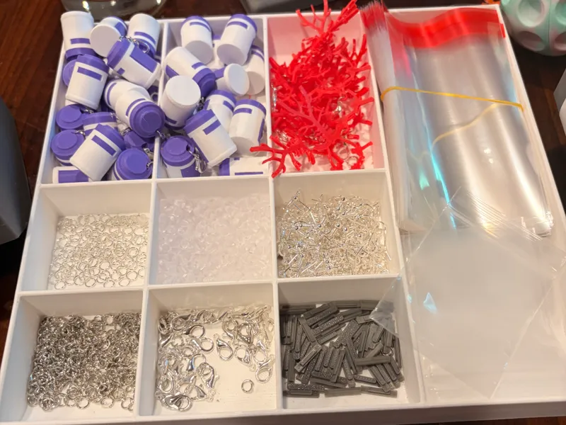 Small parts assembly tray