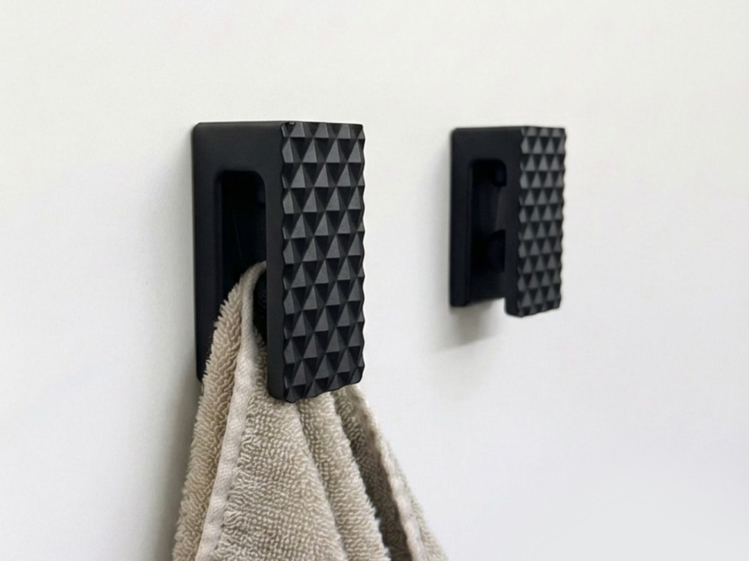 SELF-LOCKING COAT HANGER - 1