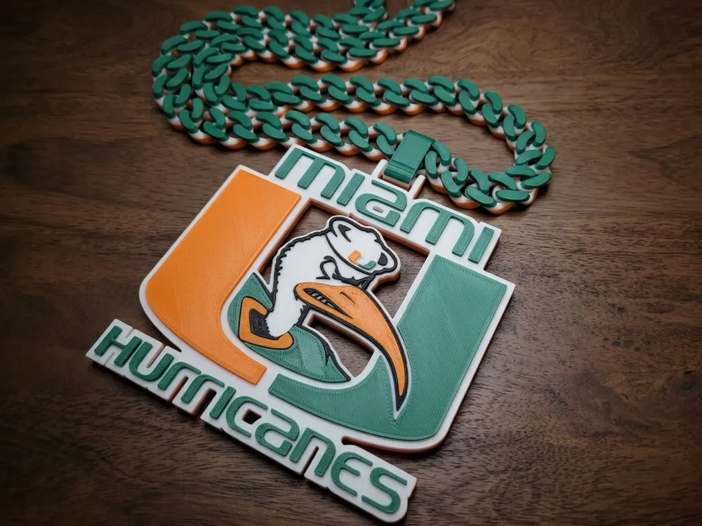 Dije o accesorio de collar: Miami Hurricanes Hype Chain. Referencia del modelo original.