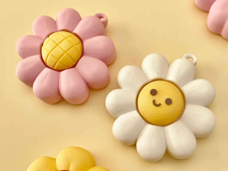 Smiley Daisy — Fidget Clicker Keychains