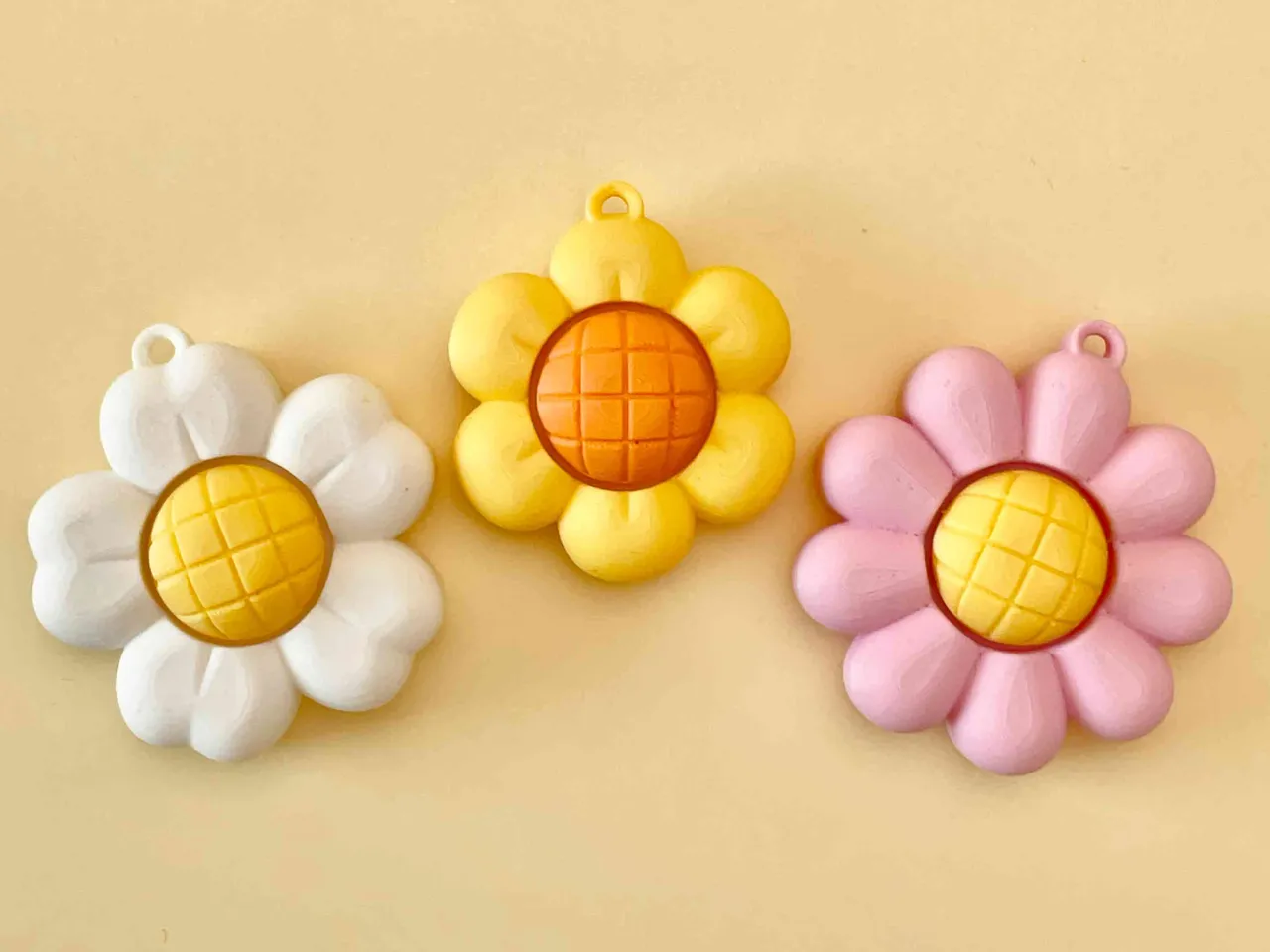 Smiley Daisy — Fidget Clicker Keychains view 3