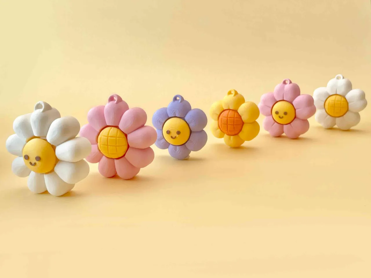 Smiley Daisy — Fidget Clicker Keychains view 4