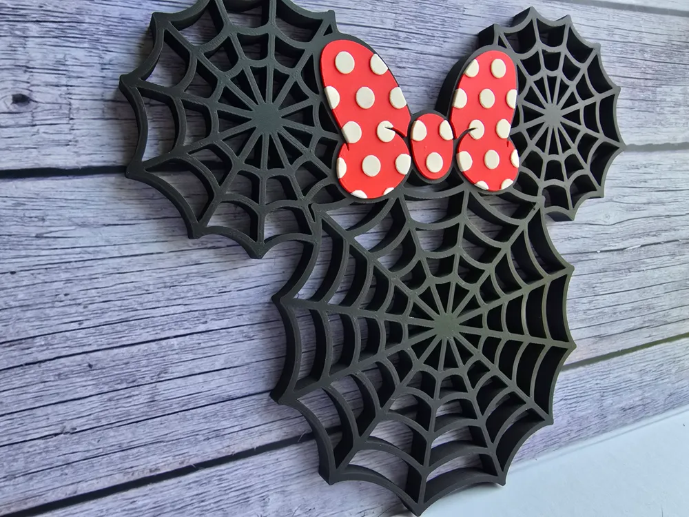 Letrero o emblema decorativo: Minnie Spider Web Sign/Decor. Referencia del modelo original.